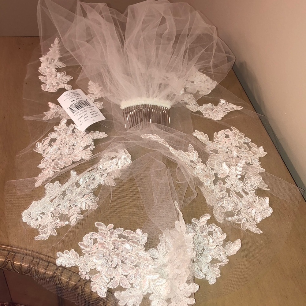 🆕Wedding veil, never worn!
